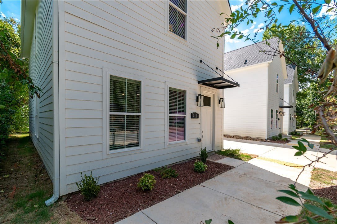810 S Wood Avenue – photo 2