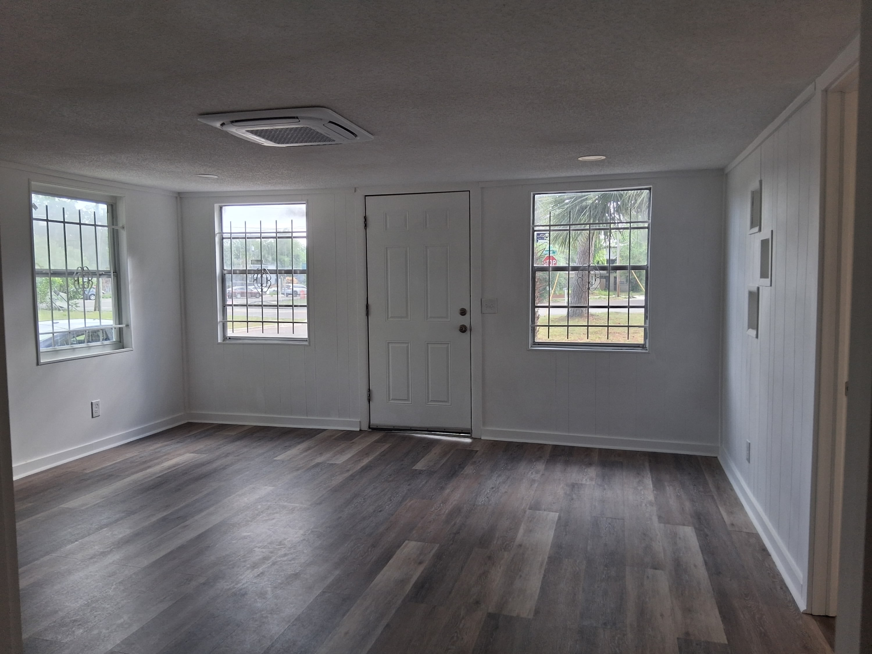 2904 Moncrief Rd. – photo 3