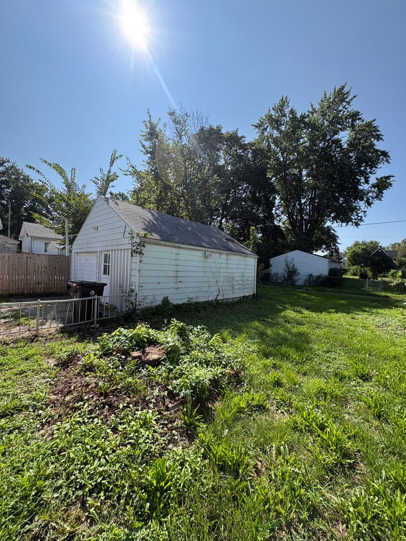 Freshly Turned 2-Bedroom House in Peoria — Move-In Ready, Appliances Included – photo 3