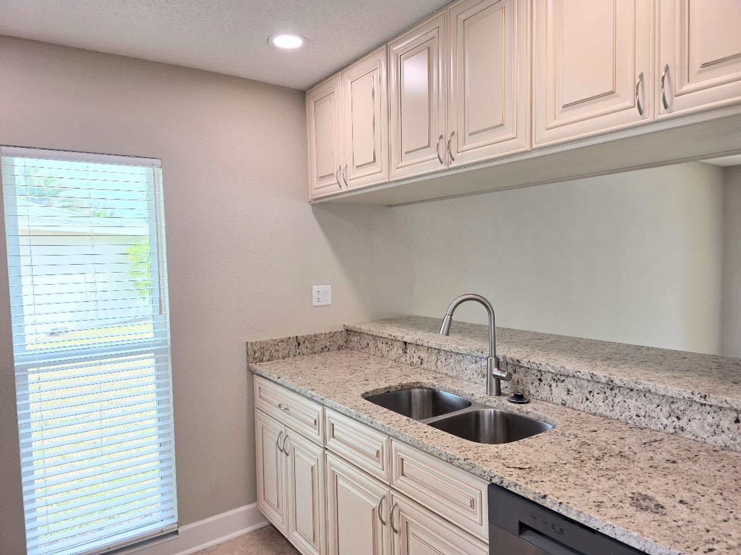 Available 10/1/2026 Beautiful 2-bedroom, 2-bath waterfront villa – photo 4