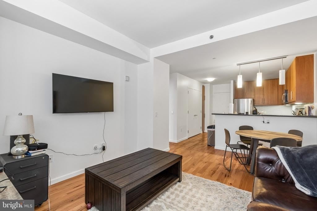 1425 LOCUST STREET – photo 4
