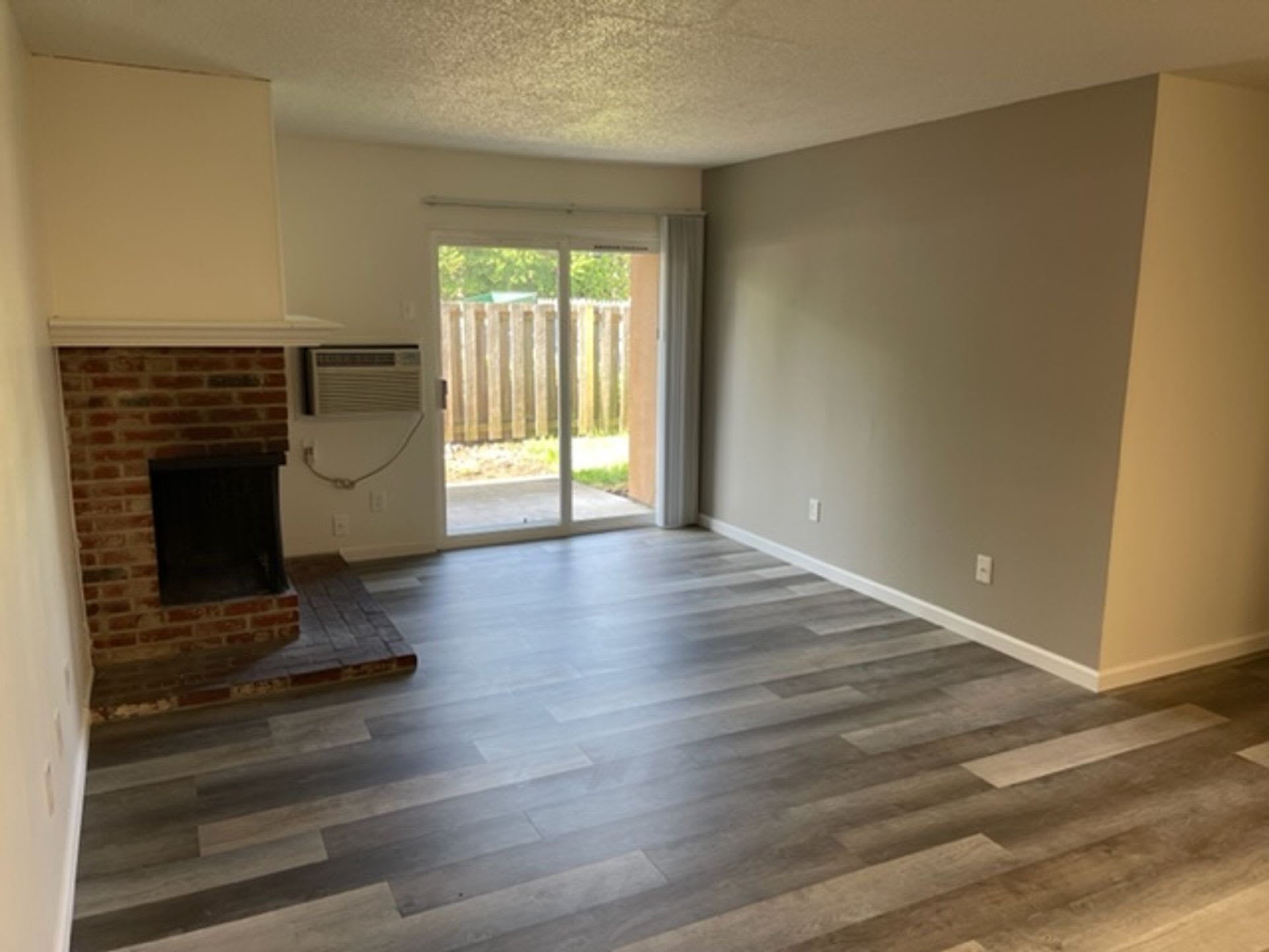 Willow Wood Apartments – photo 1