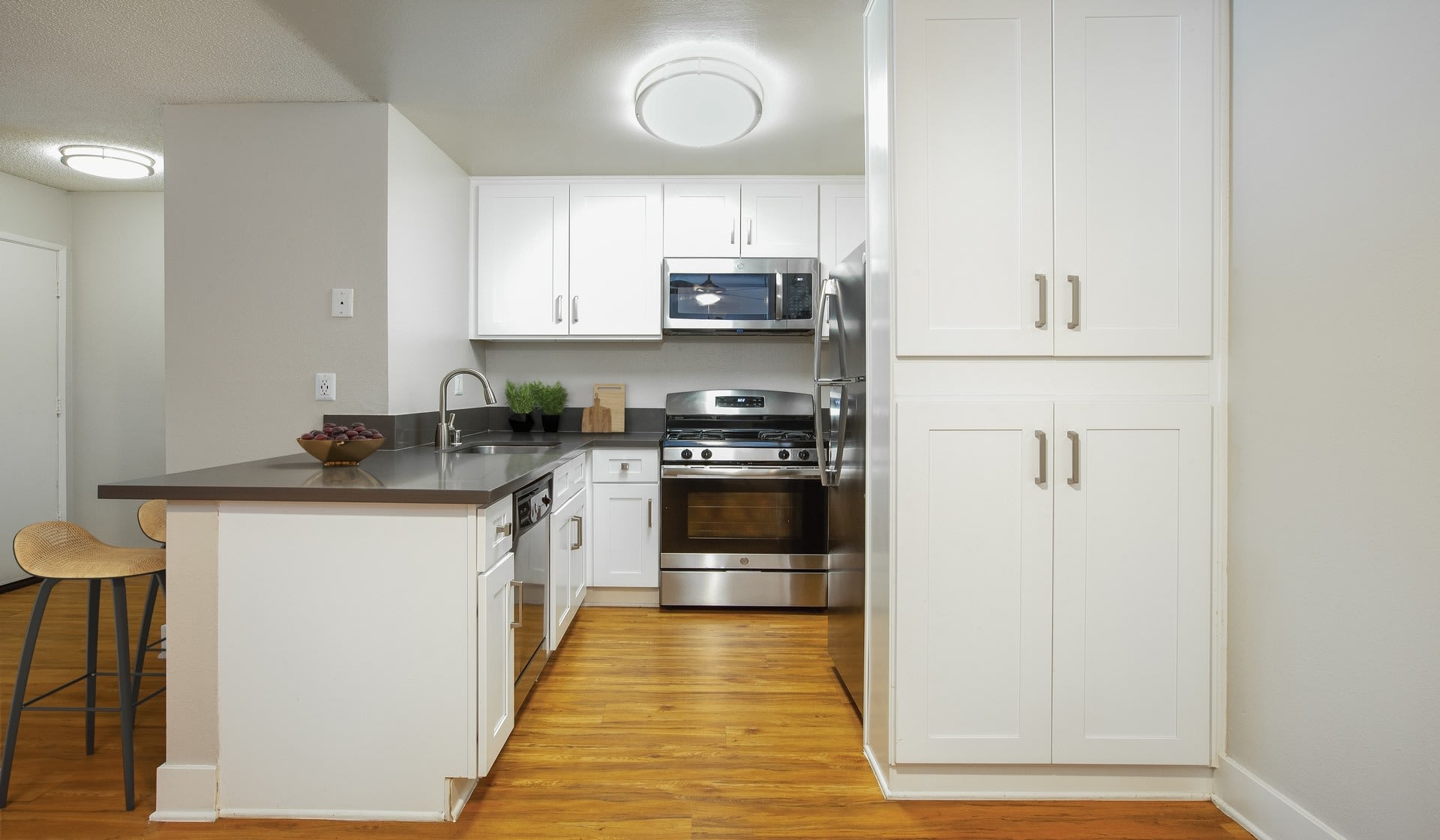 Indian Oaks Apartments – photo 2