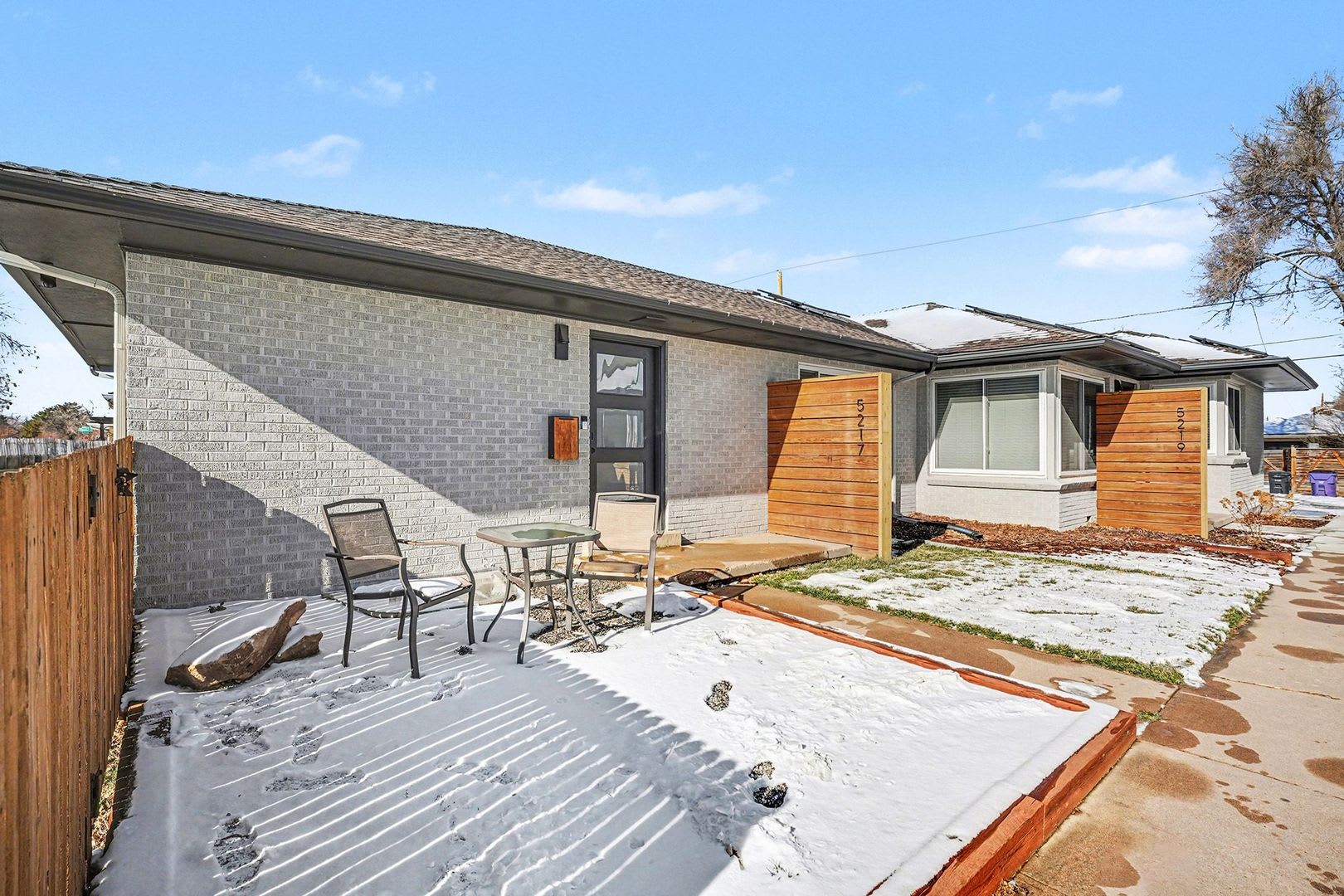 2 WEEKS FREE! Spacious 3BD/2BA Home in Denver, CO- Available August 1st! – photo 2