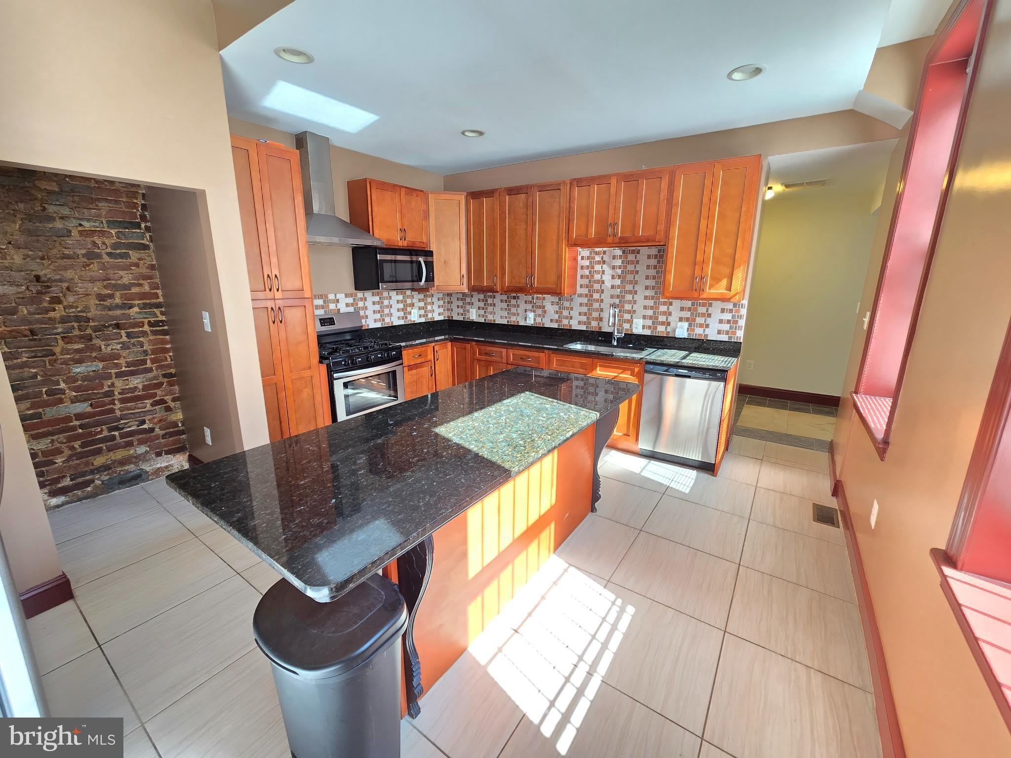 804 HOLLINS Street – photo 4