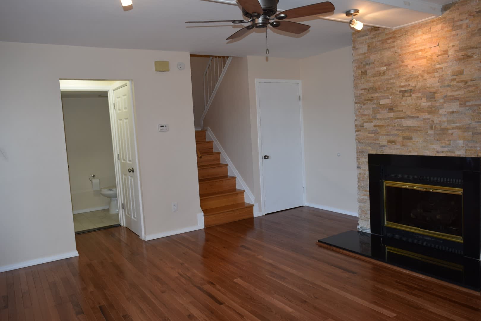 August Signing Special Updated 2 Bedroom Condo With Finished Basement Garage Pool Tennis Clubhouse – photo 5