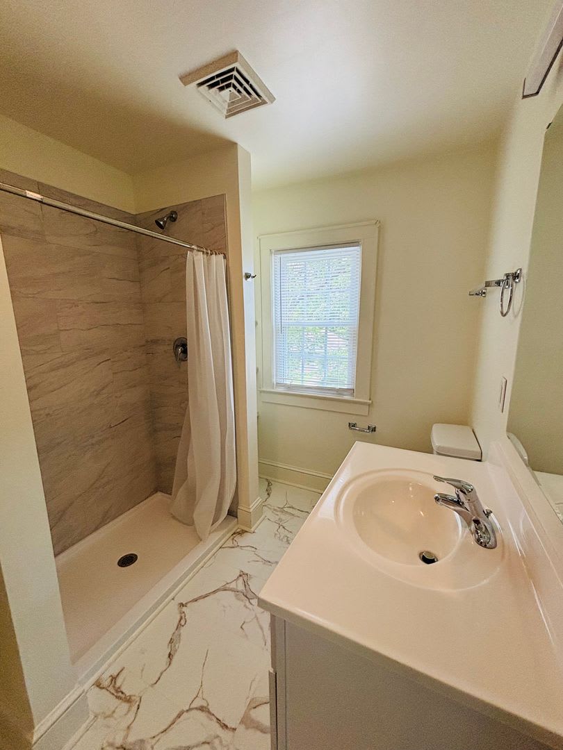 3 bedroom, 2 Bath House – photo 2