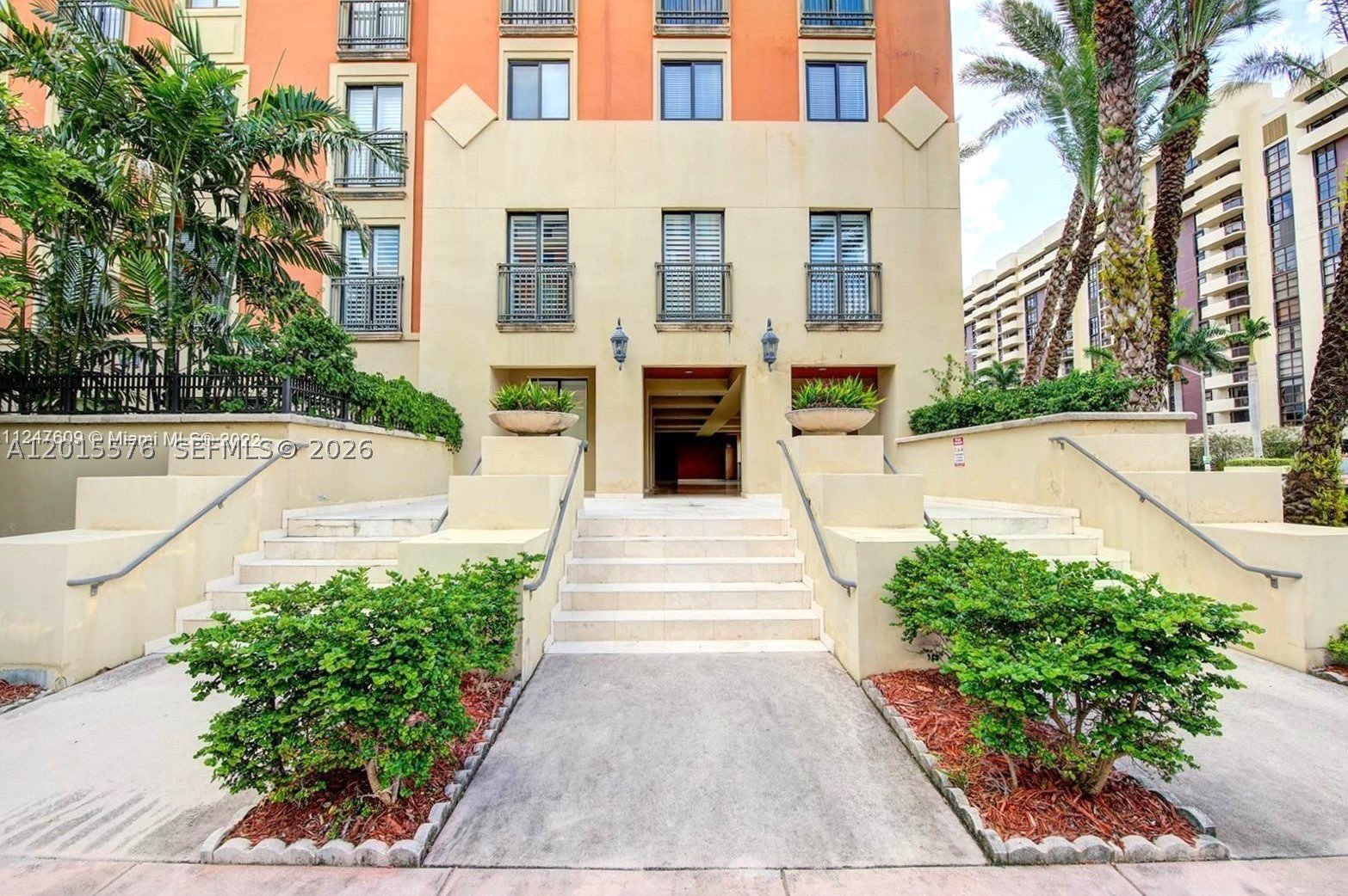 671 Biltmore Way – photo 3