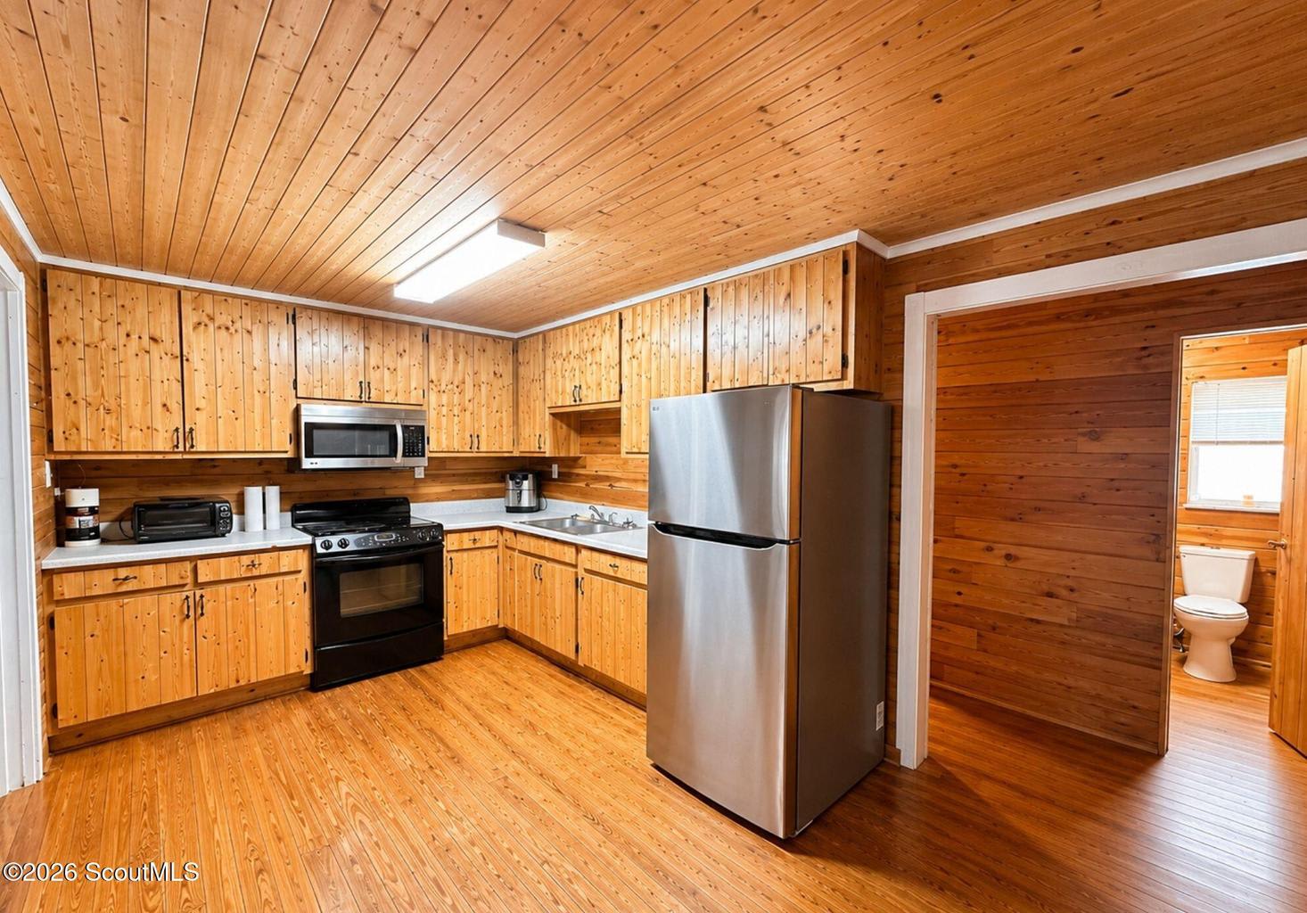 6285 Pond Street – photo 5