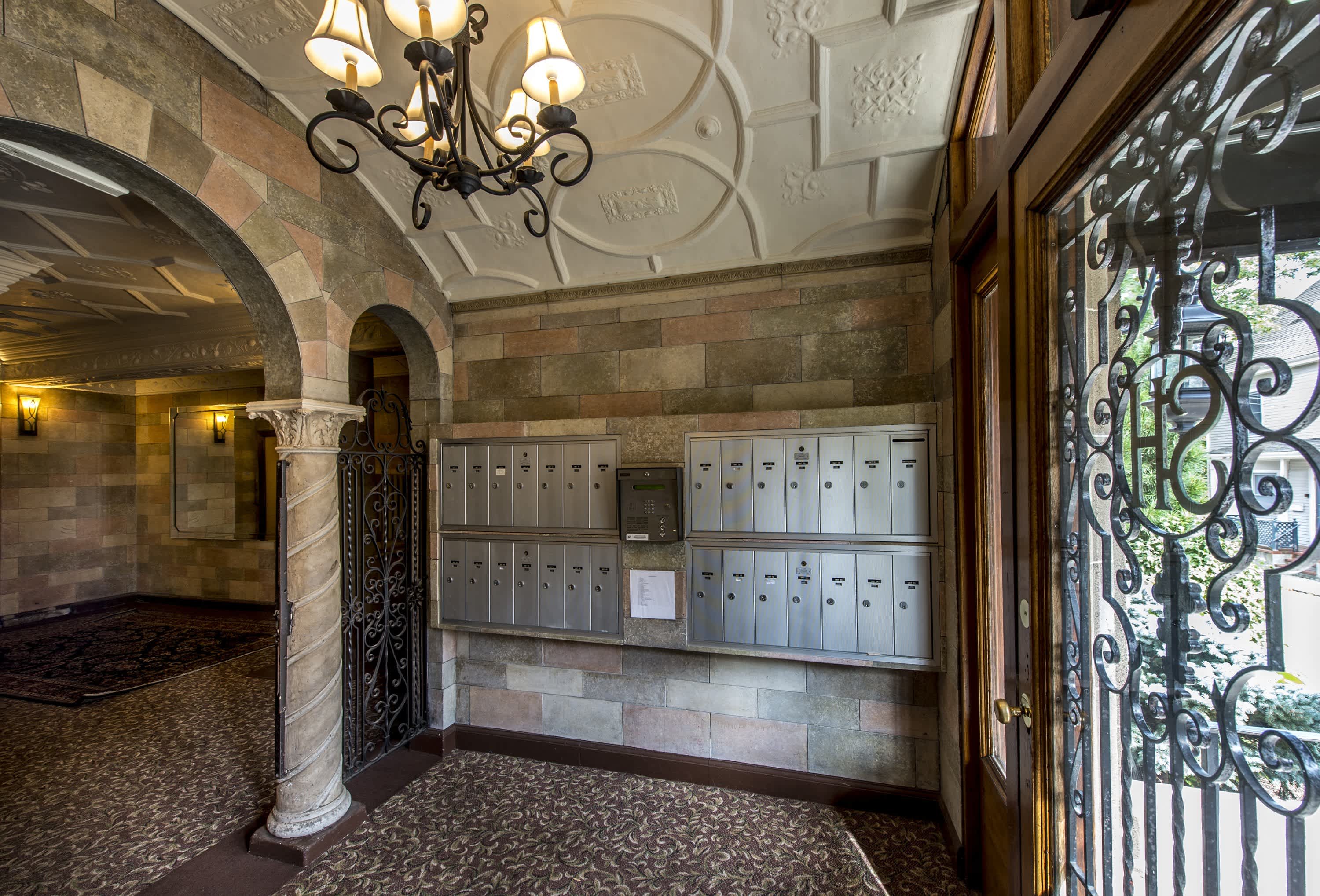 Elmwood Apartments – photo 4