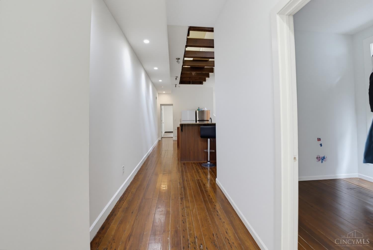 760 Straight Street – photo 5