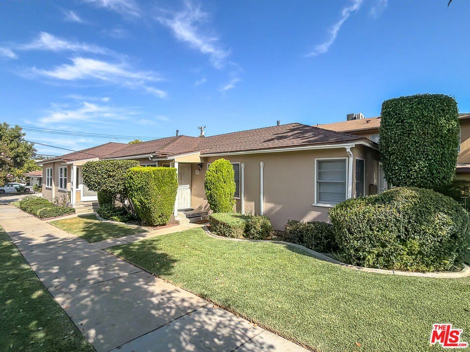 202 E Grand Ave – photo 2