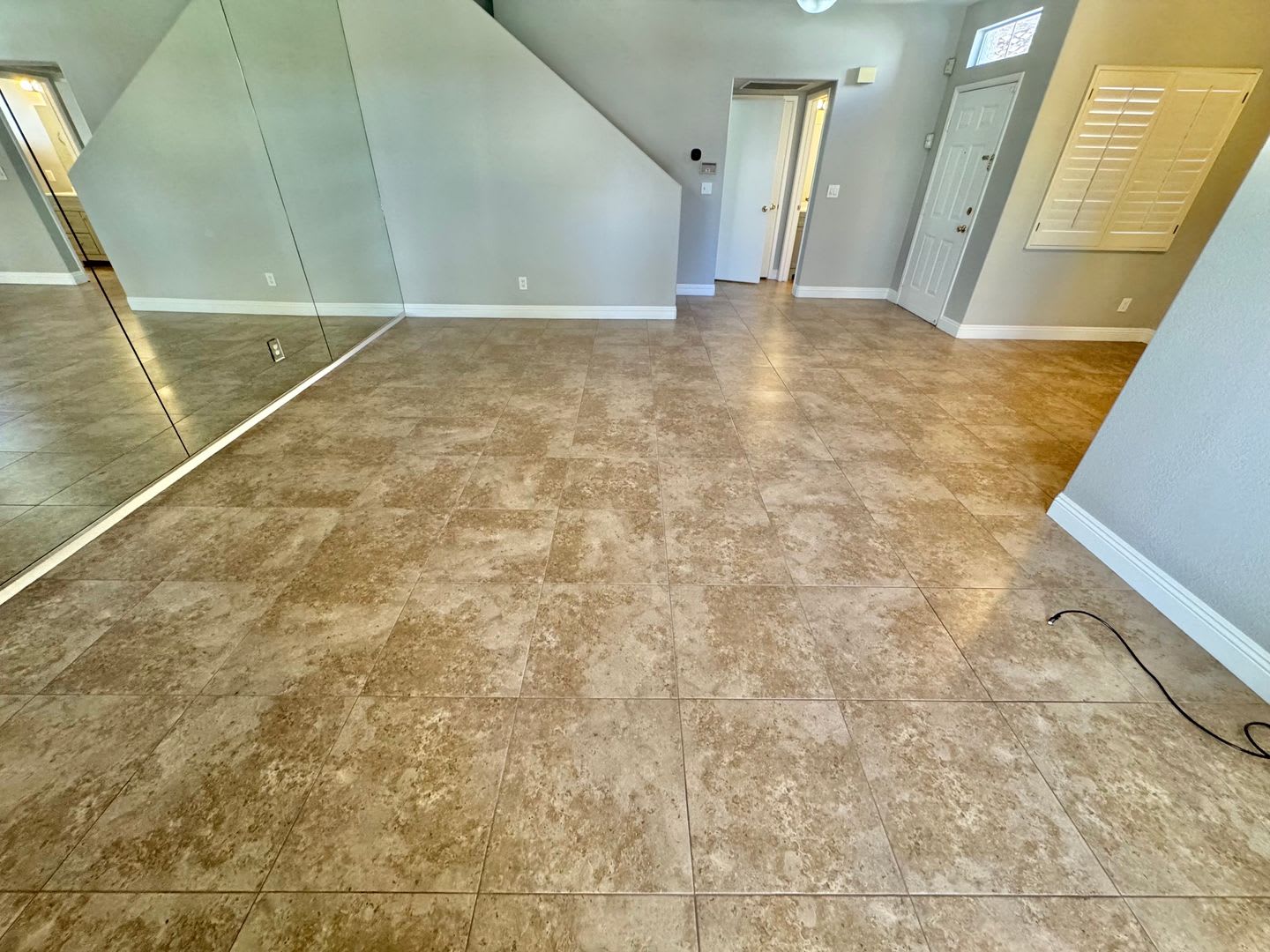 STUNNING 2 BEDROOMS 2.5 BATHROOMS TWO STORY TOWNHOUSE IN GATED COMMUNITY! – photo 5