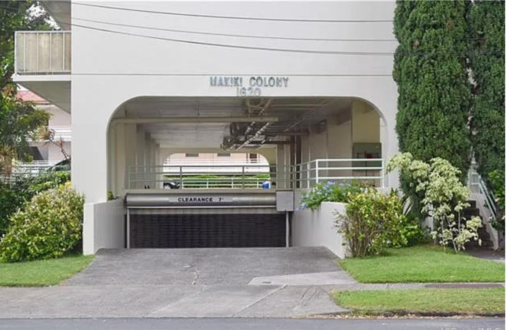 Rarely Available 1 Bedroom 1 Bath Top Floor Corner Unit In Makiki Colony – photo 4