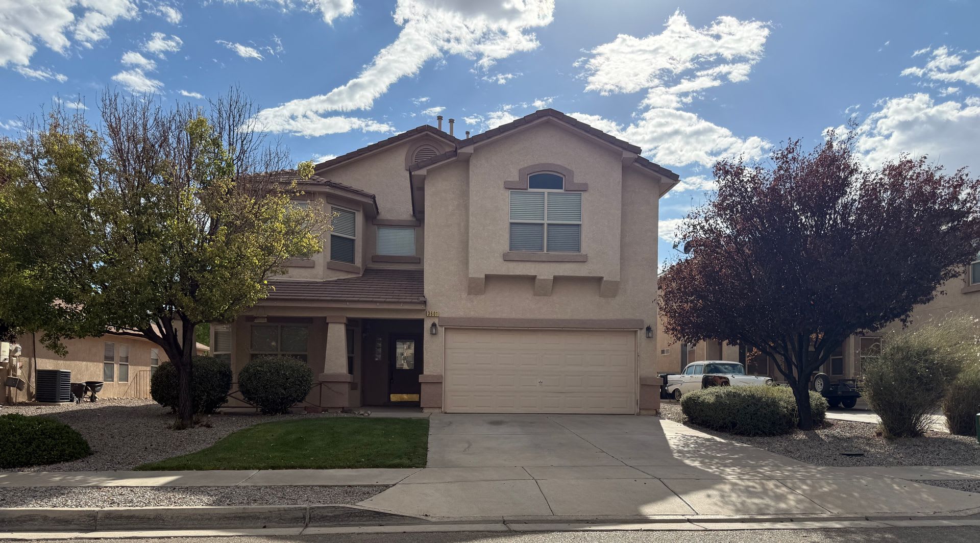 4 Br, 2.5 Ba with 2 living areas and over 2700 square feet in Cabezon. – photo 1