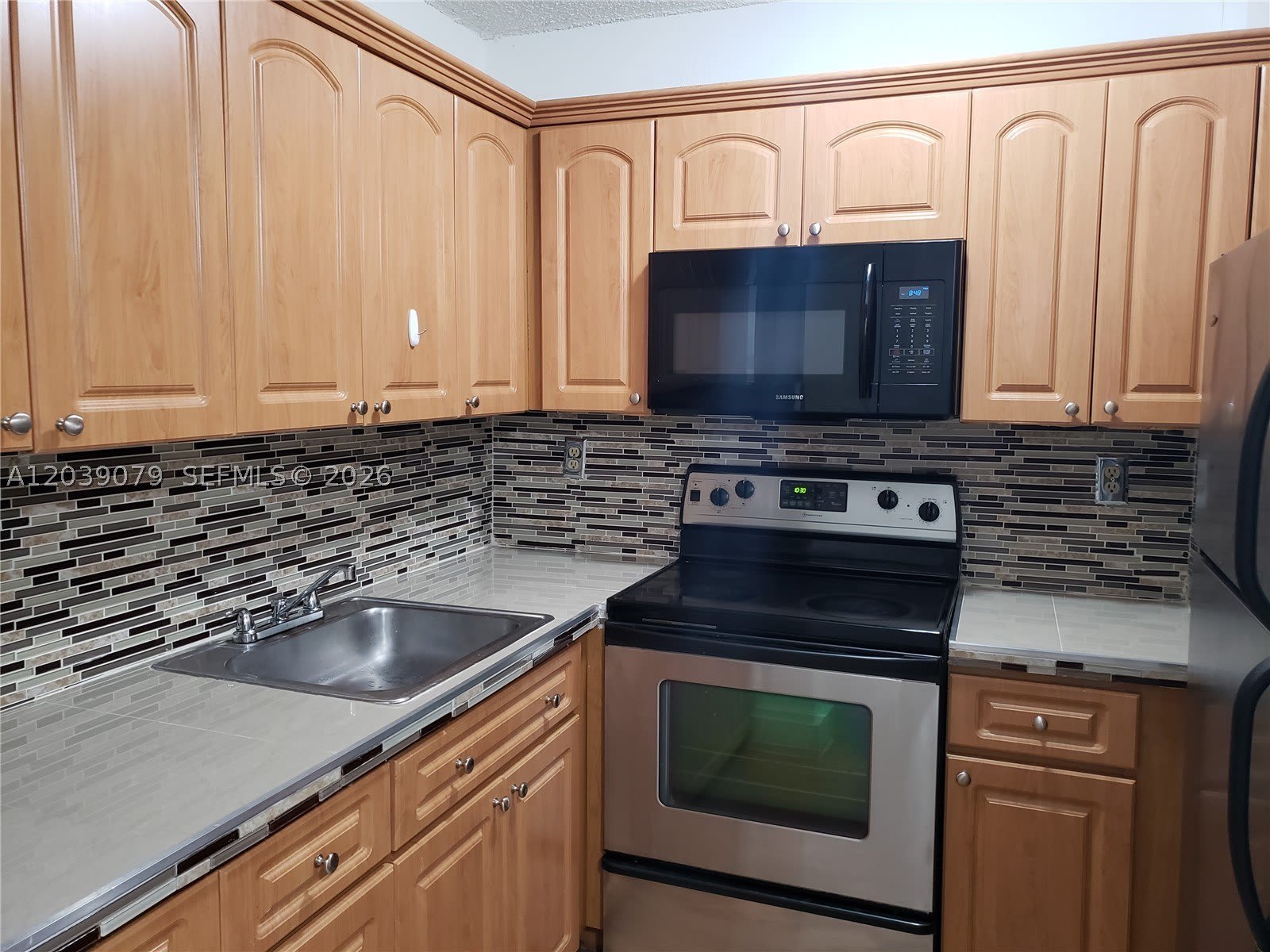 8075 NW 7th St – photo 2