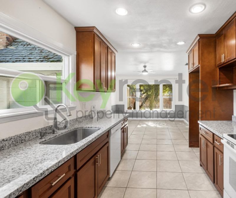 2905 Garfield Avenue – photo 4