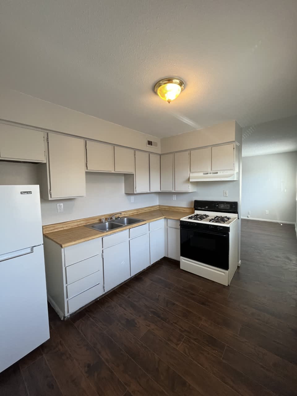 324 Vermont Street Northeast – photo 4