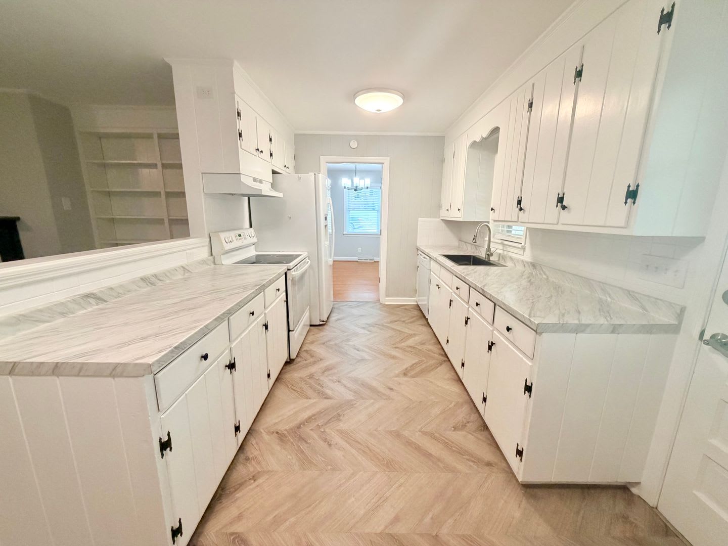New Listing, New Possibilities! – photo 2
