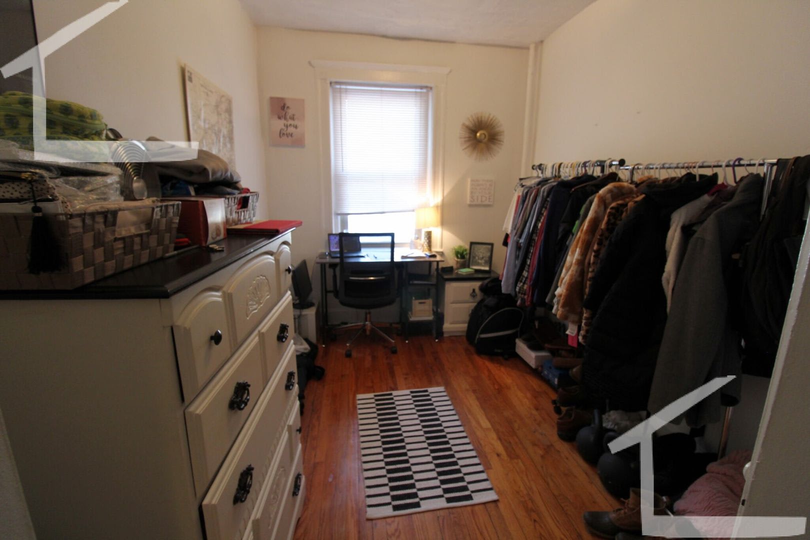 large 2 bed with porch – photo 4