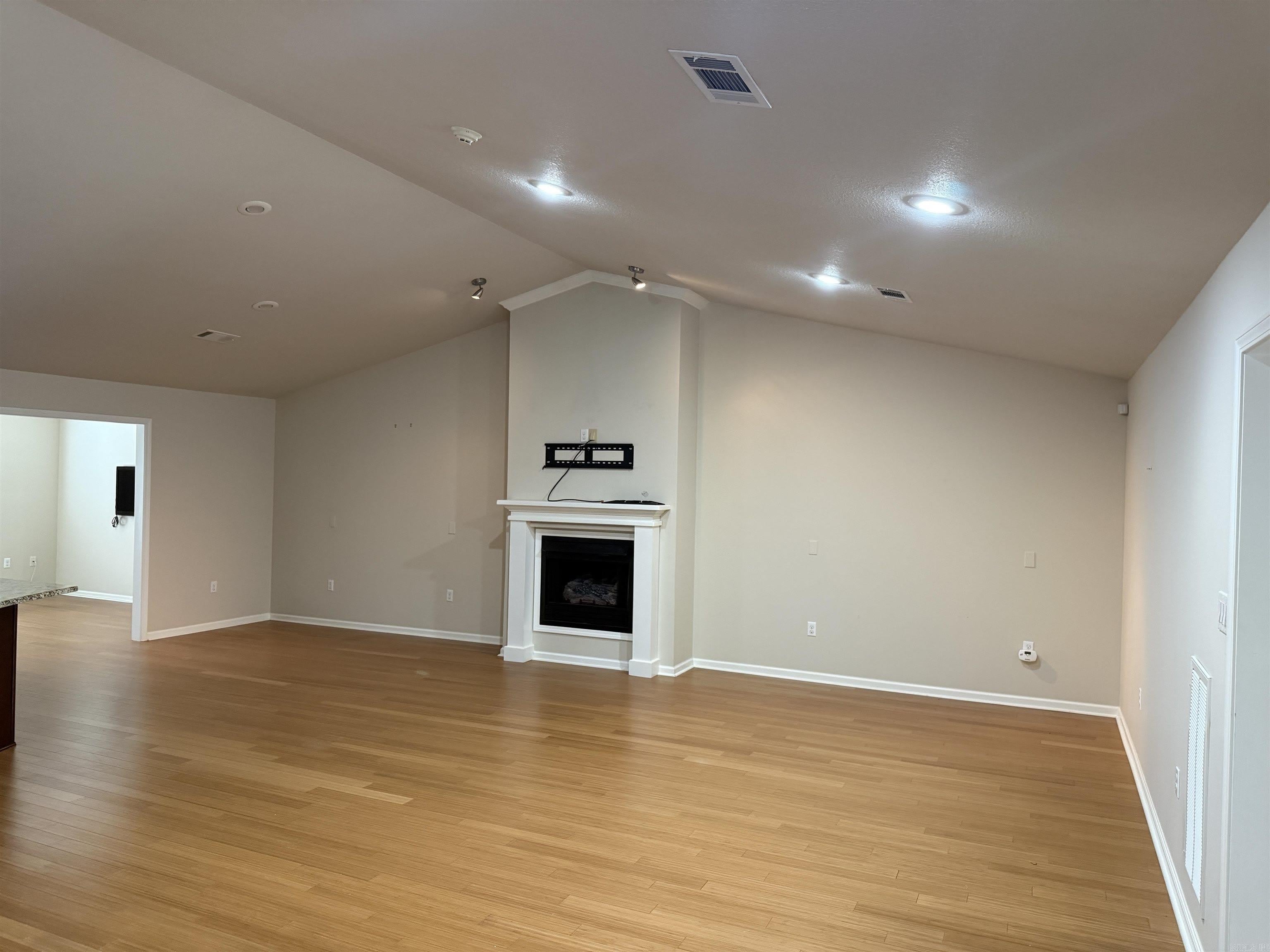 12 Enclave – photo 4