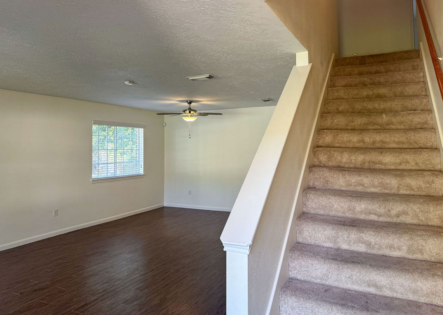 ***MOVE IN SPECIAL*** 1/2 OFF 1st Month's Rent Beautiful 2 Story on Corner in Elkins Lake – photo 3