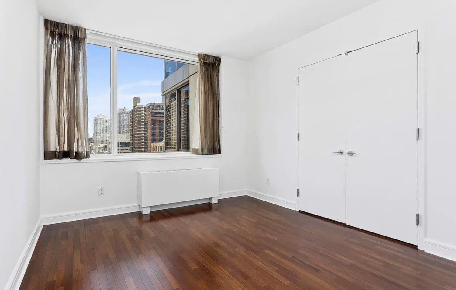 120 RIVERSIDE Boulevard – photo 3