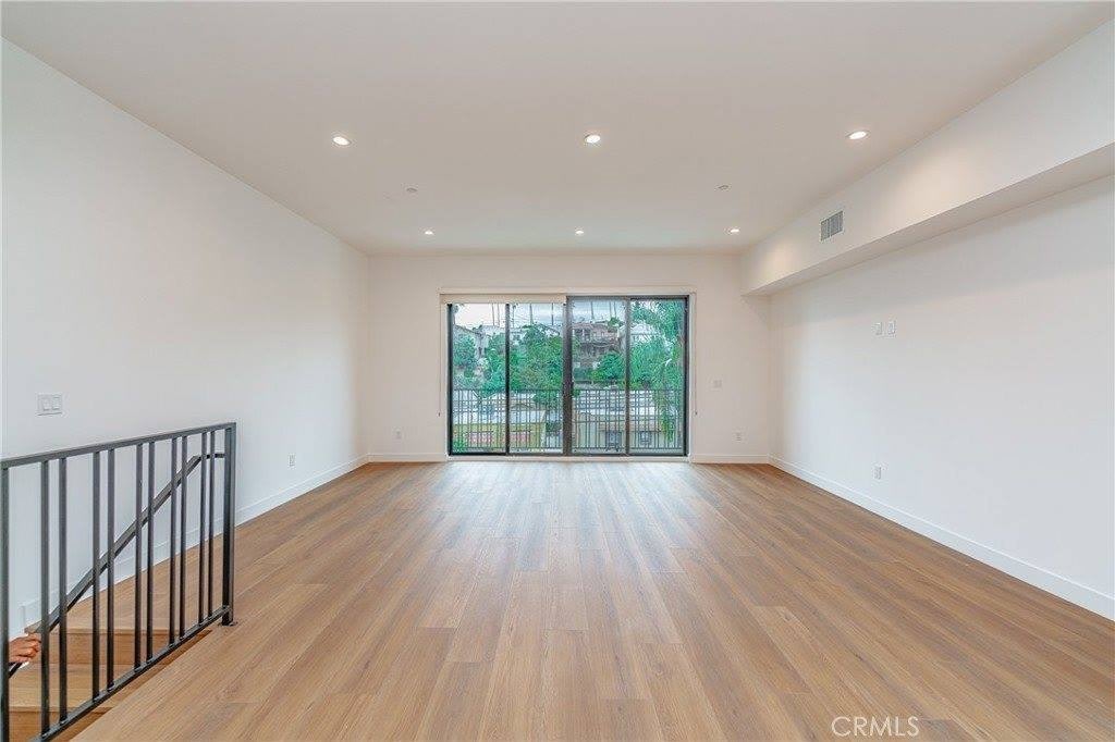 1342 Portia St – photo 4