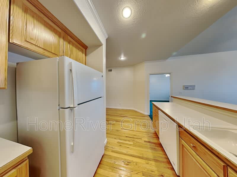4980 N University Ave – photo 5