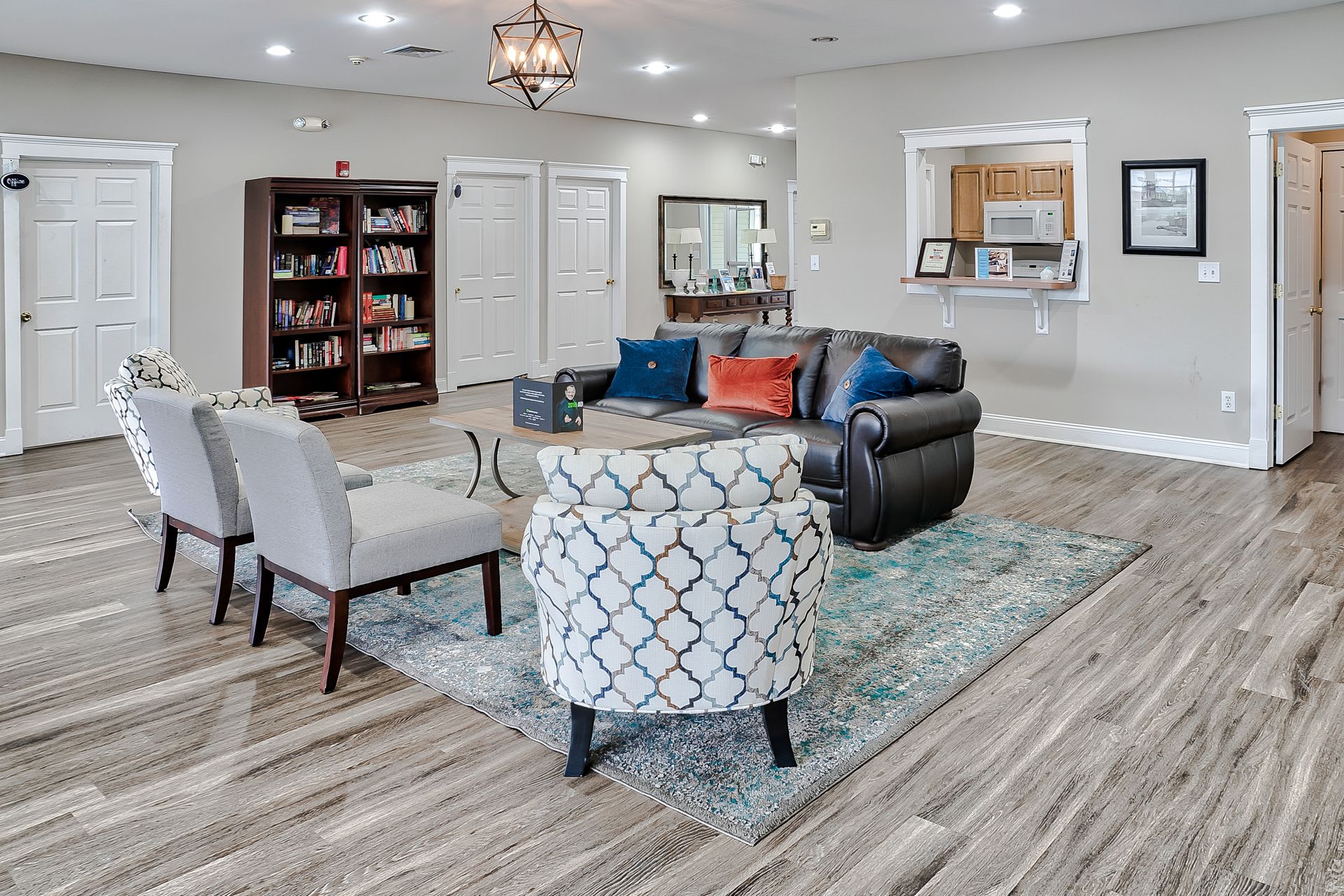 River's Edge Apartments – photo 2