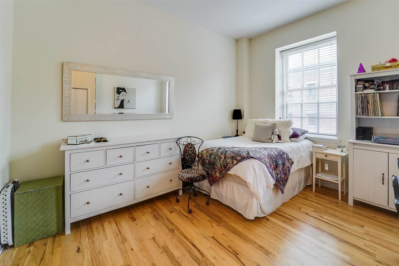 341 MONMOUTH ST – photo 3