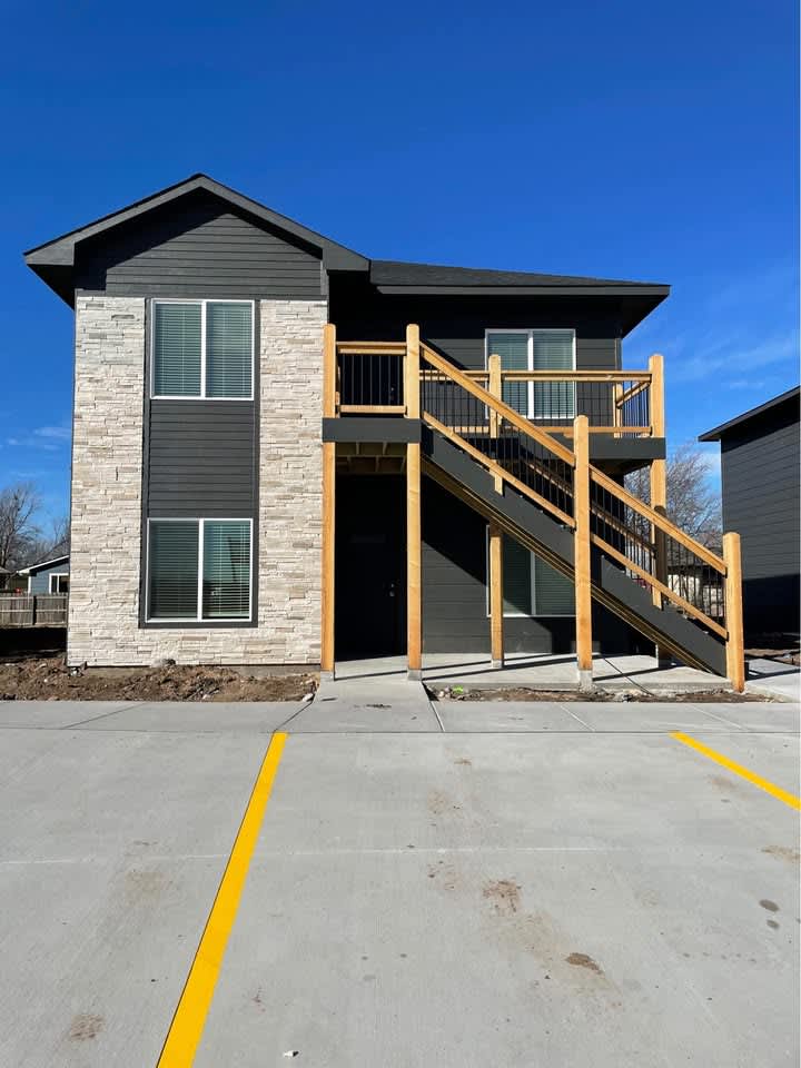 338 W Castle St – photo 1