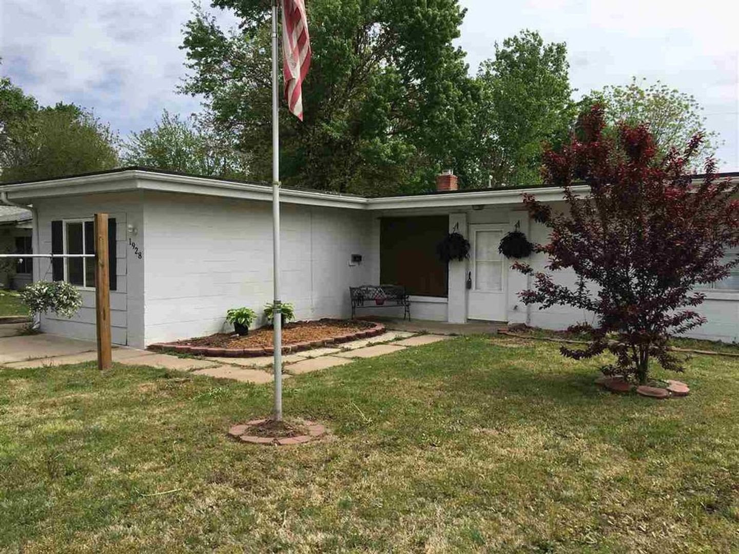 1928 S Millwood – photo 1