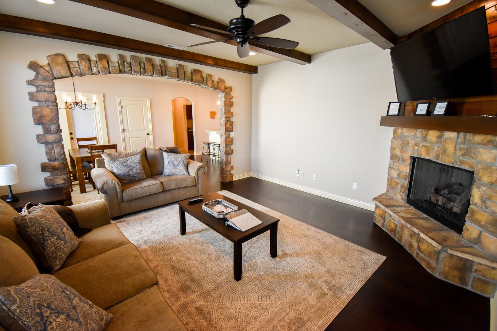 Stunning Fully Furnished Home in the Heart of Fayetteville! – photo 5