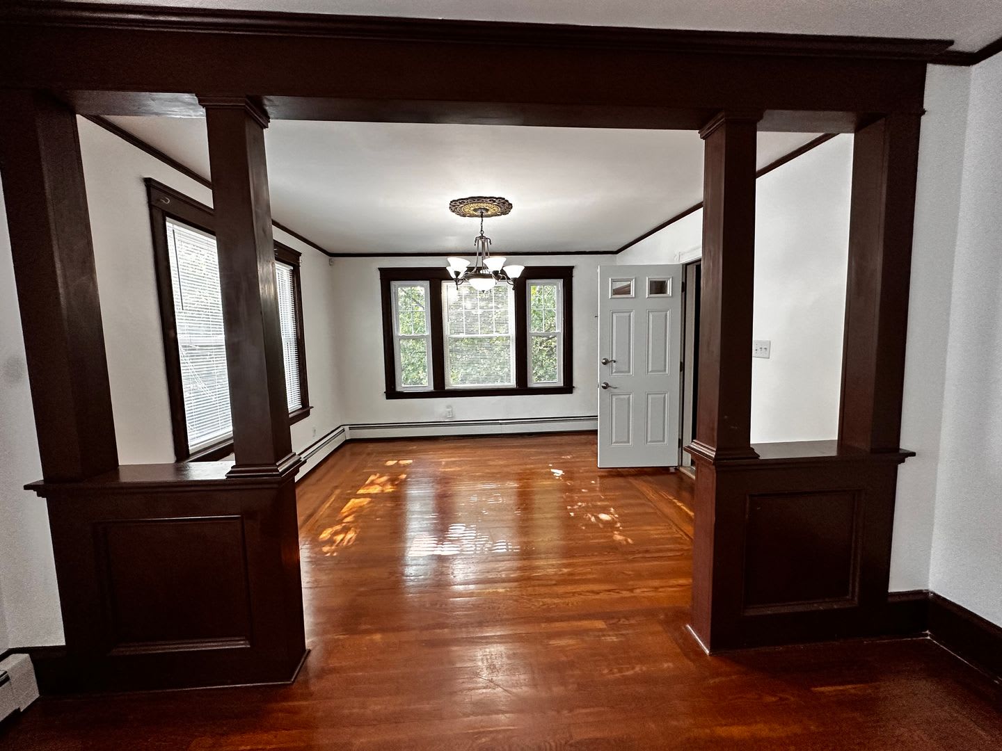 Beautiful two family home in Elmhurst – photo 4