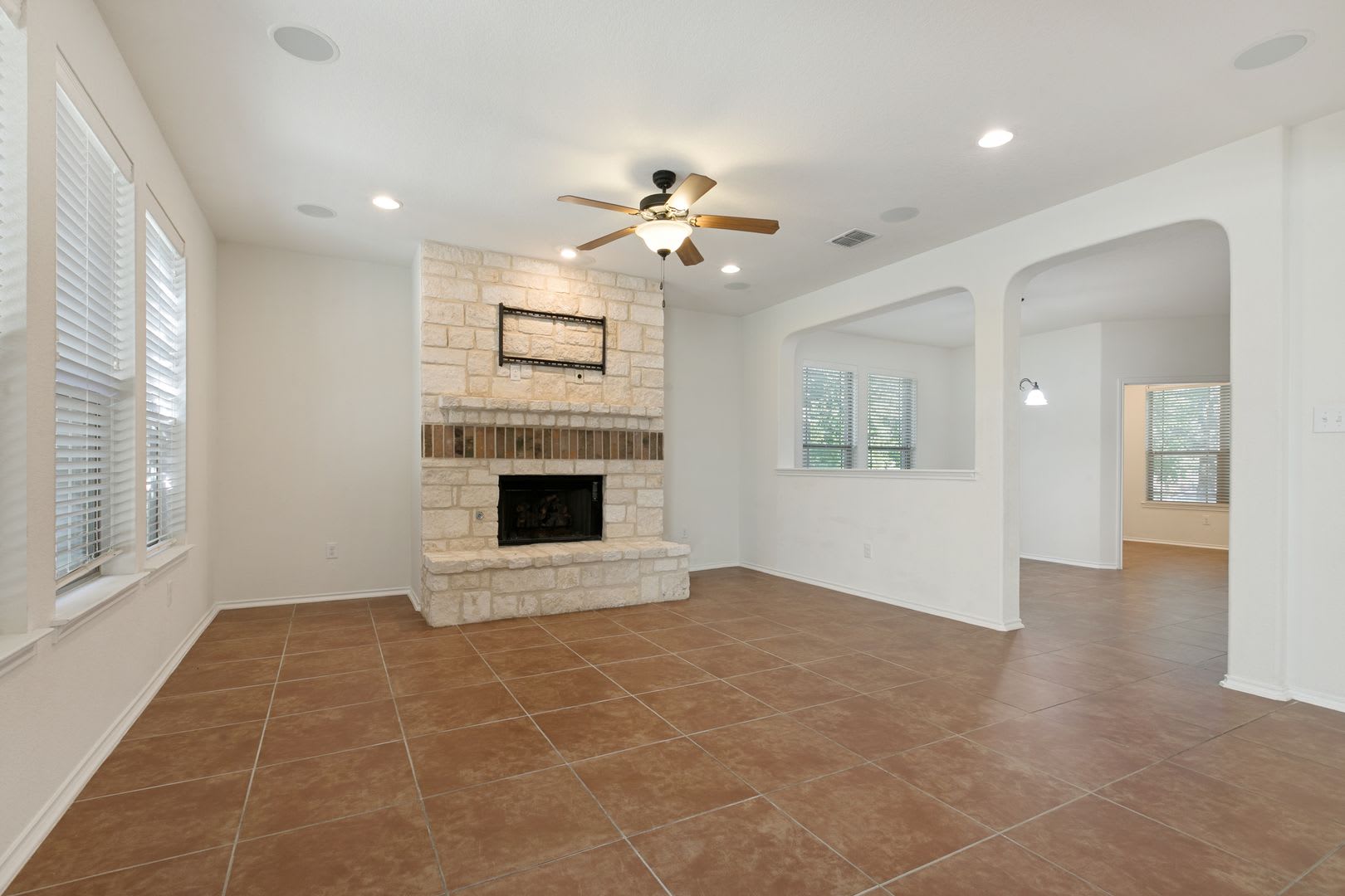 3-BEDROOM IN WOODS OF ALON – photo 5