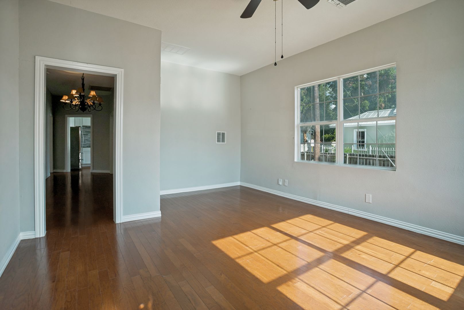 CHARMING 3-BEDROOM HOME IN FIVE POINTS – photo 4