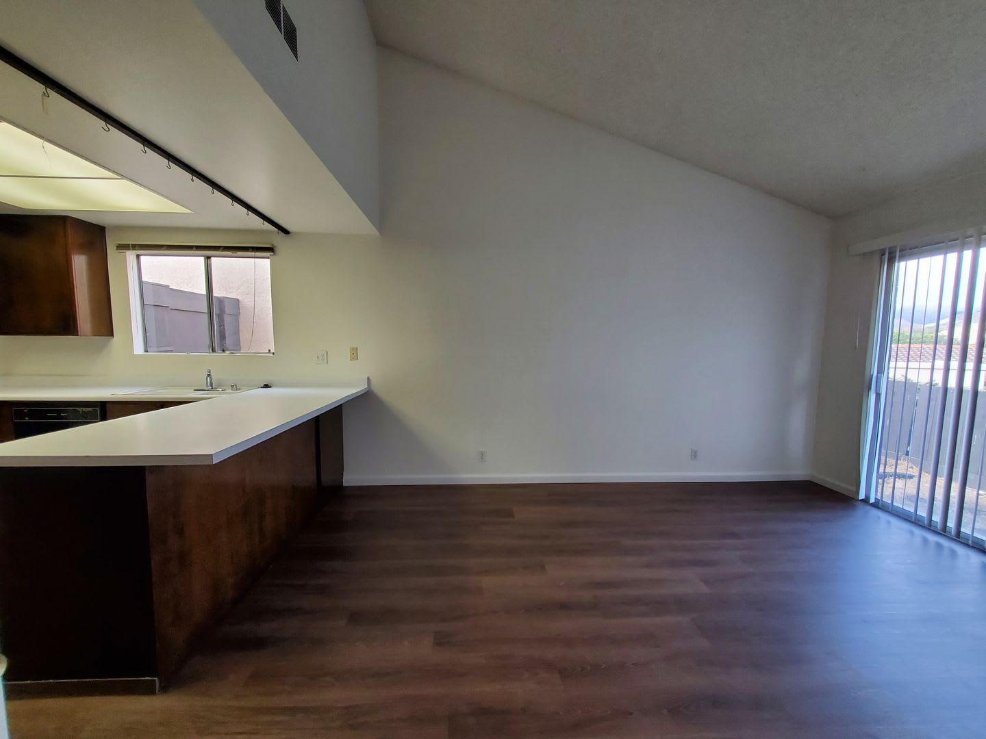 3bd/2ba Home with Two Car Garage – photo 4