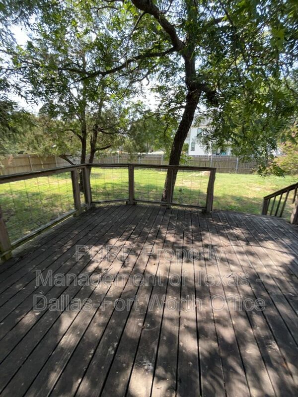501 E Monroe St – photo 2