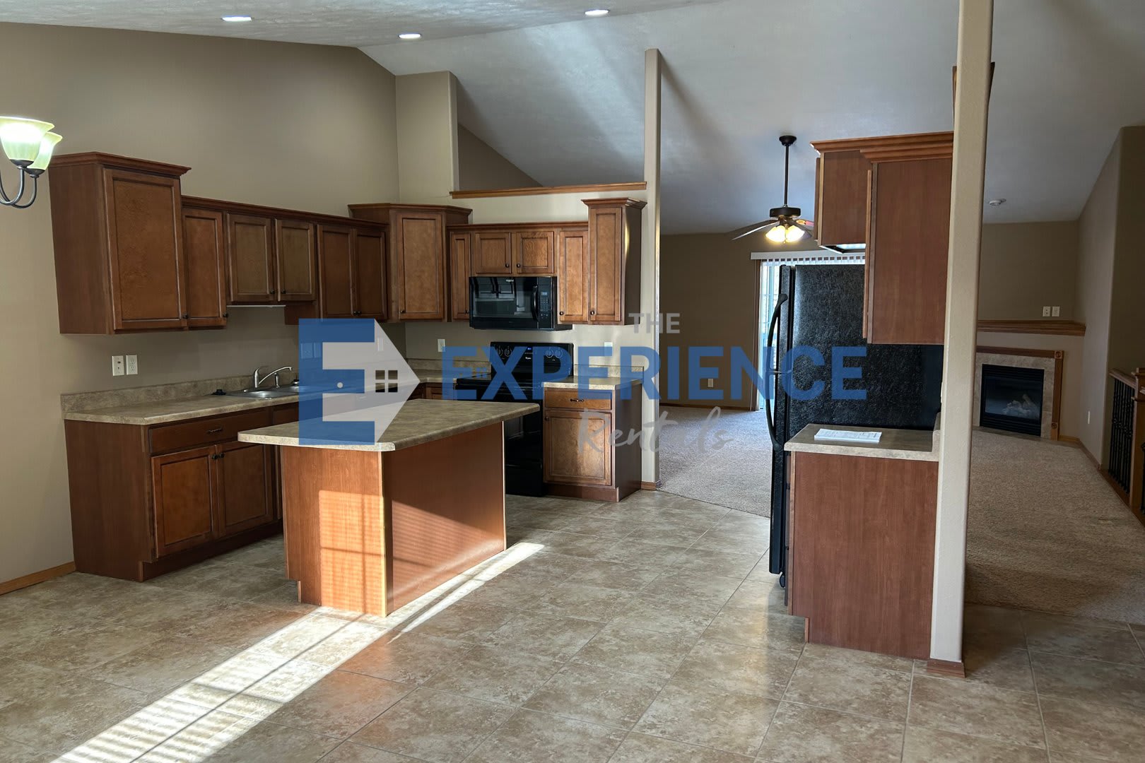 Spacious West Side Gem with Modern Comforts and Endless Possibilities! – photo 5