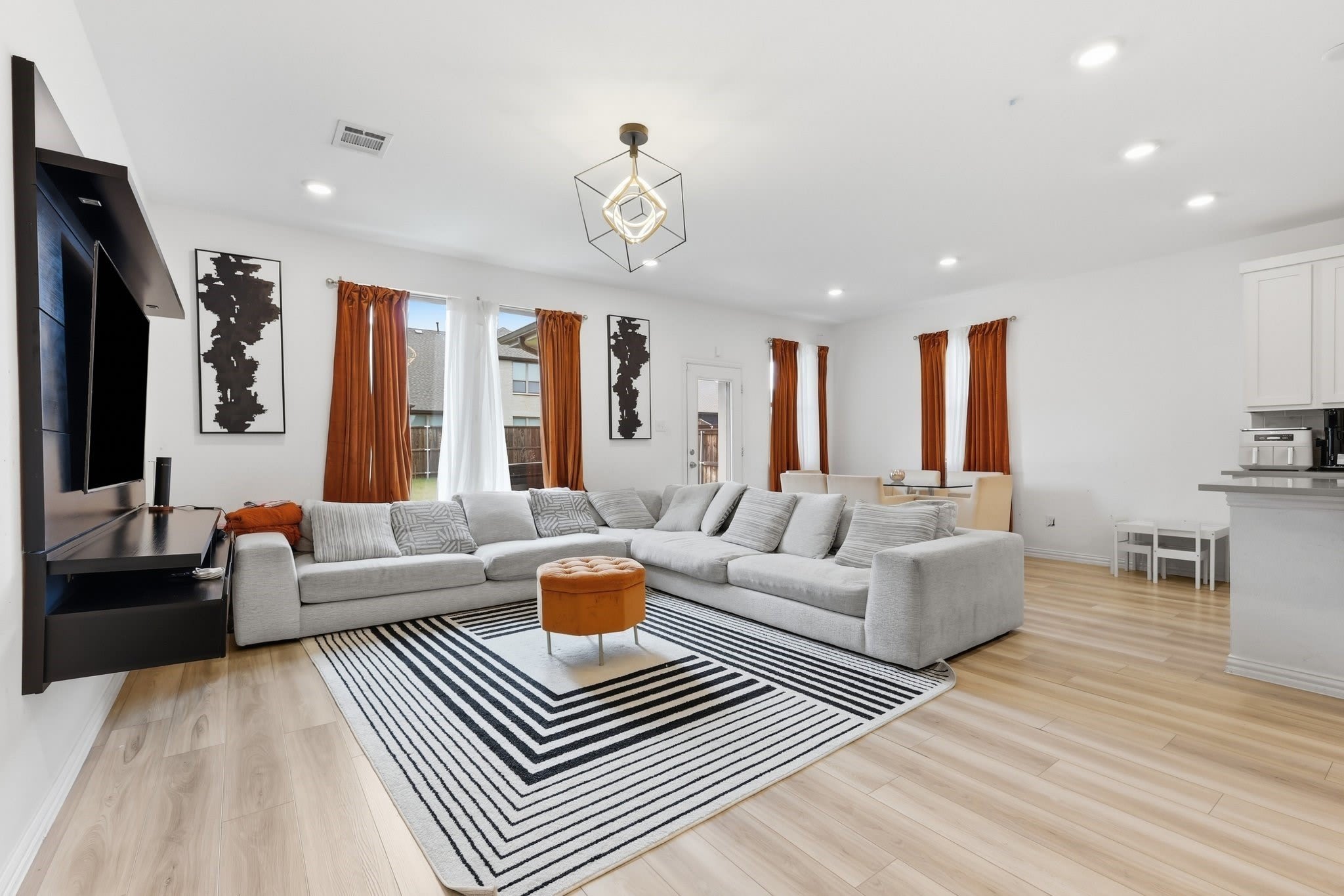 1728 Pegasus Drive – photo 2
