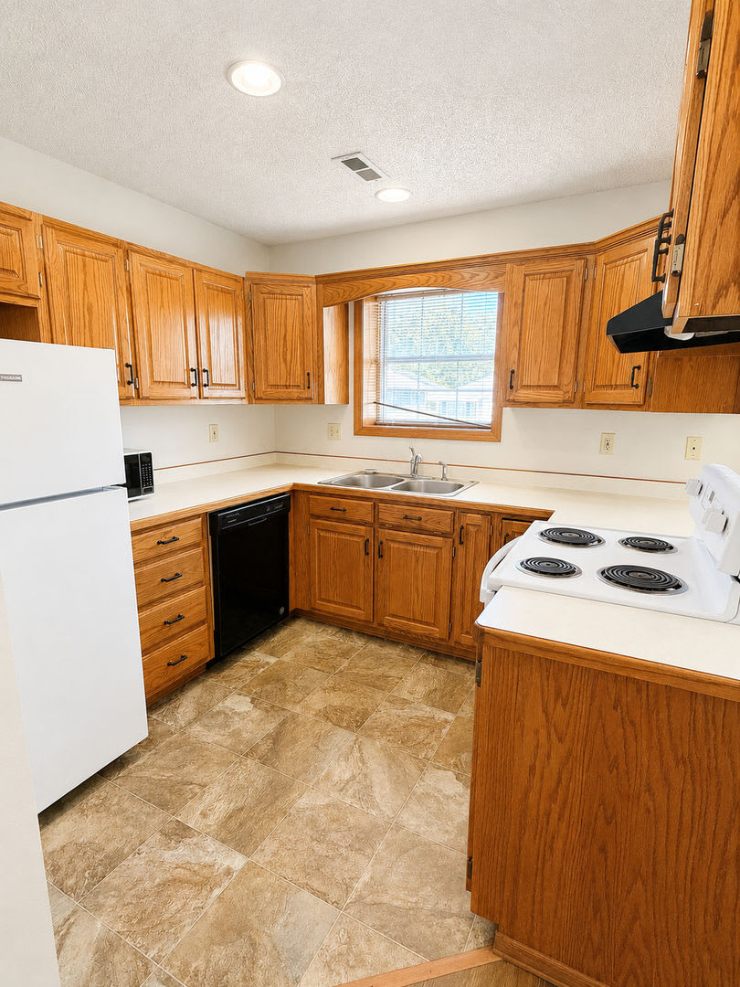 2 Bed 2 Bath 1 Car Garage South Joplin 1000 – photo 3