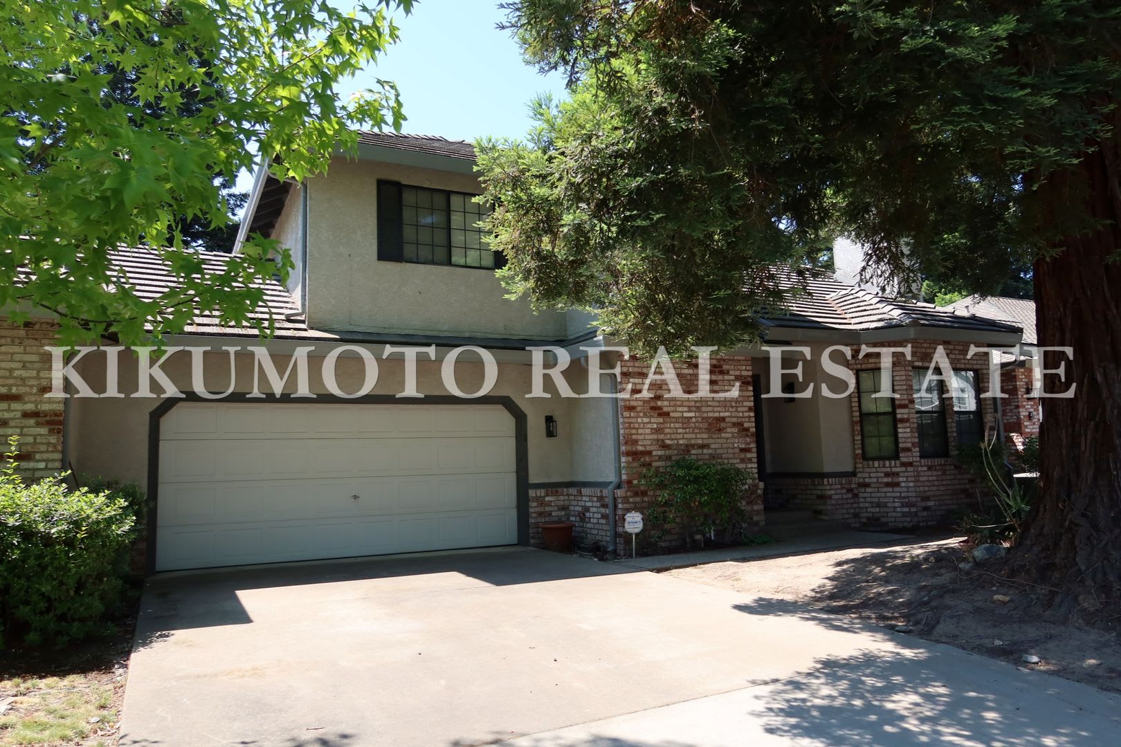 3 Bedrooms, 2 1/2 Baths Half-plex in the Pocket area – photo 1
