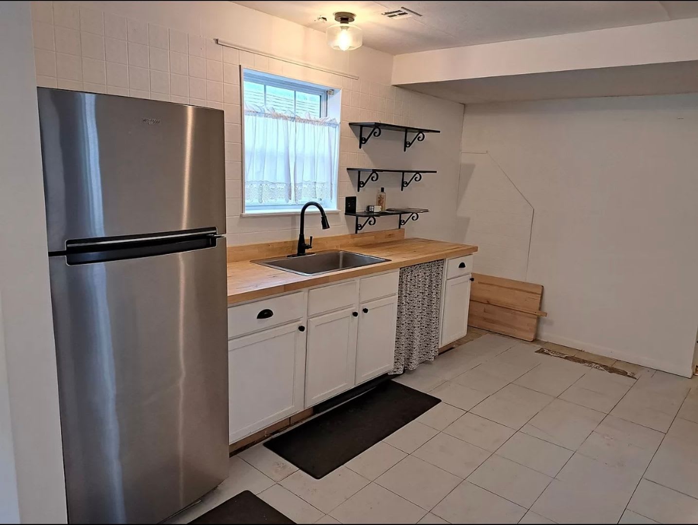 895 2 Bed 1 Bath Single Family Home – photo 4