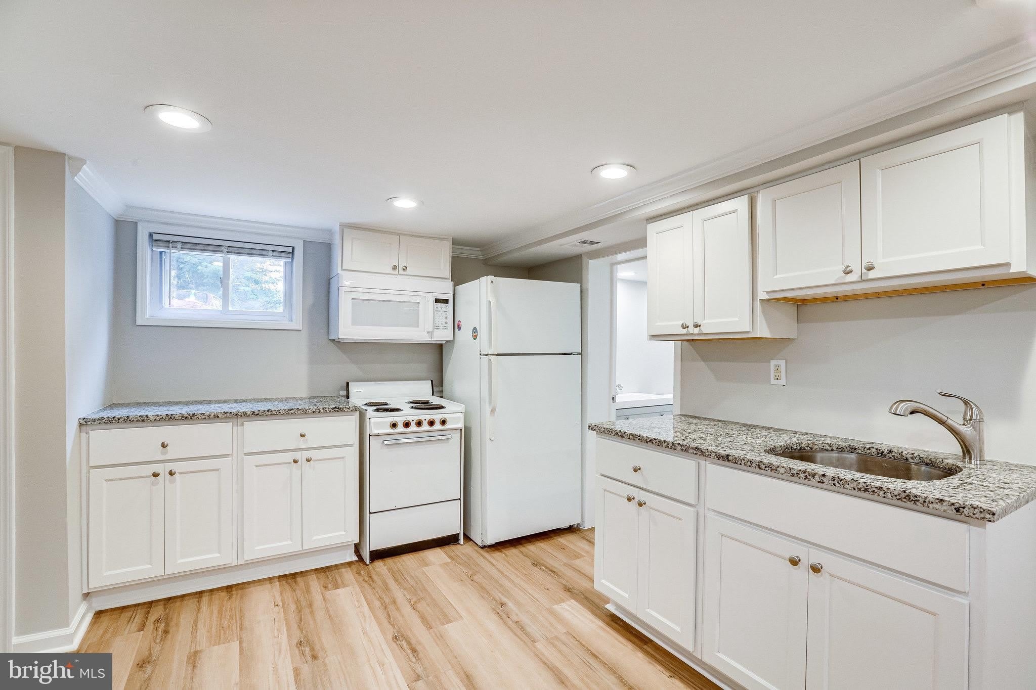 1519 STAFFORD Street N – photo 5
