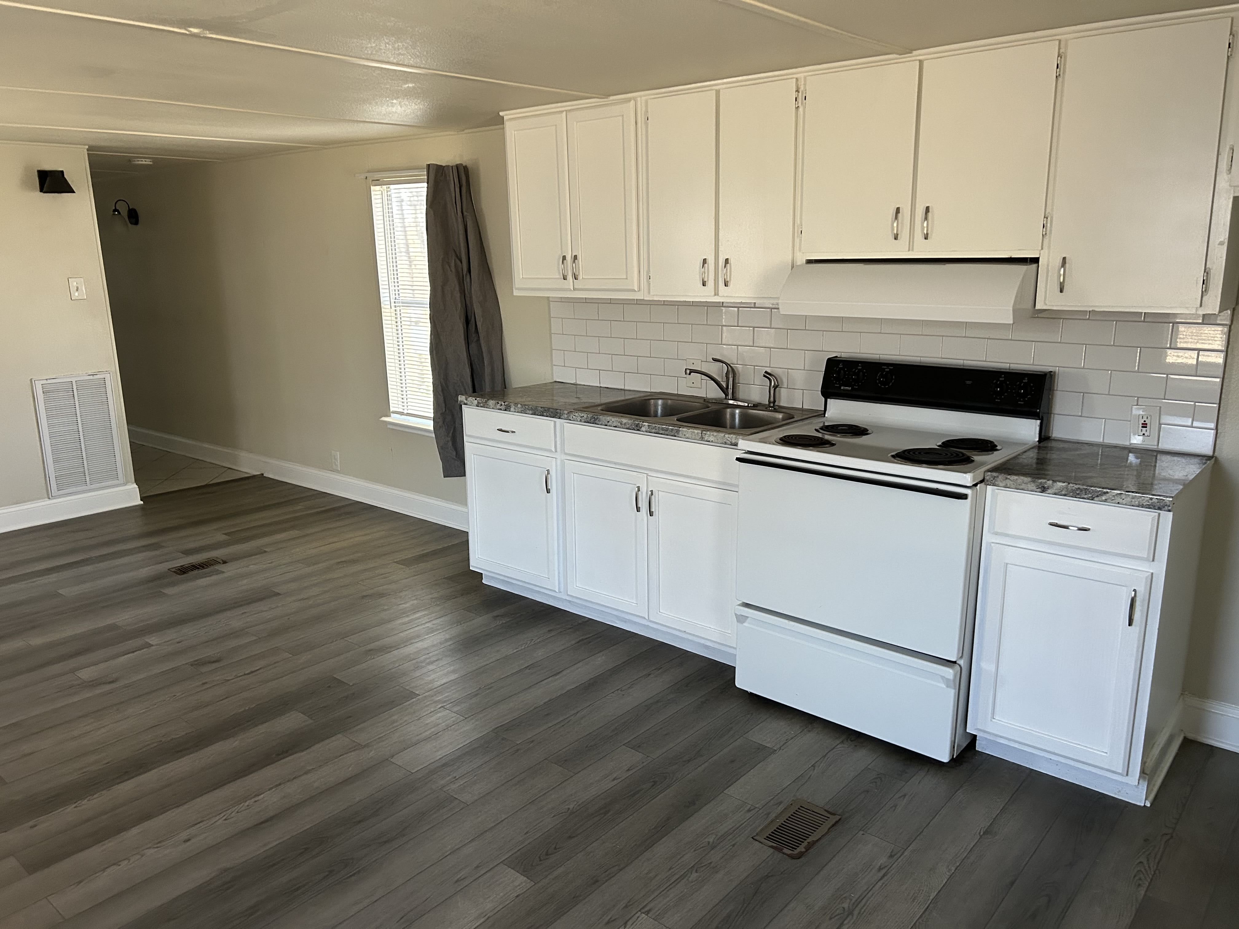 820 Depot St – photo 3