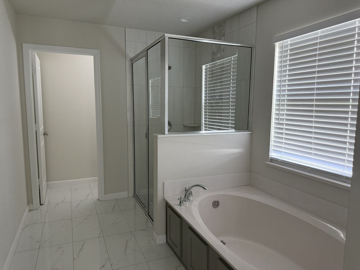 Gorgeous 3-4 bedroom Home off Becker – photo 5