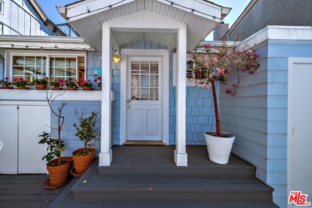 2323 Grand Canal – photo 4