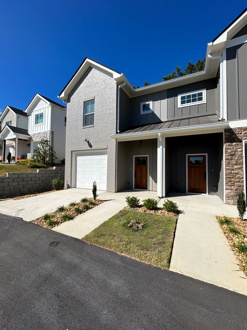 New 3/2.5 Townhouse in Downtown Rome $2,295 – photo 1