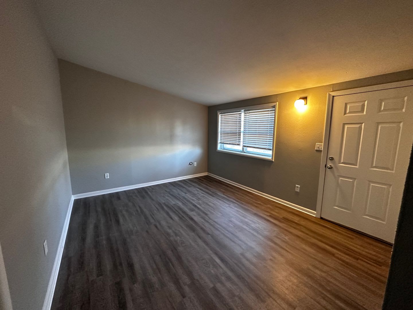 Come take a look at this newly remodeled 3-bedroom 1 bathroom – photo 2